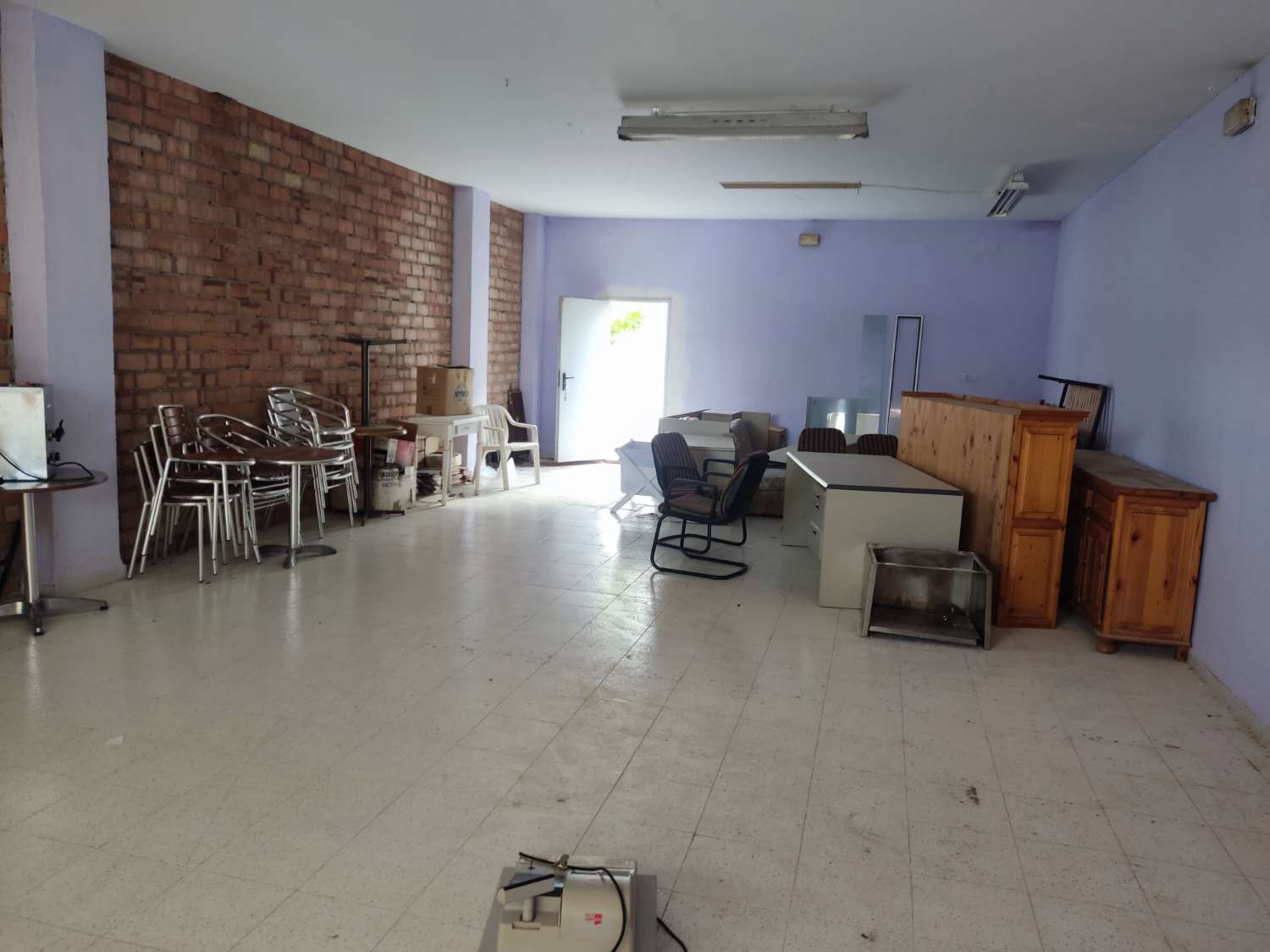 Local en venta a 100metros del paseo Marítimo de Salobreña