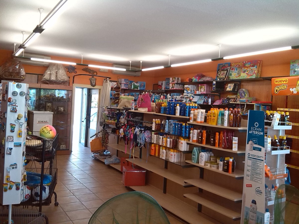 Local comercial en Alquiler en primera línea de playa