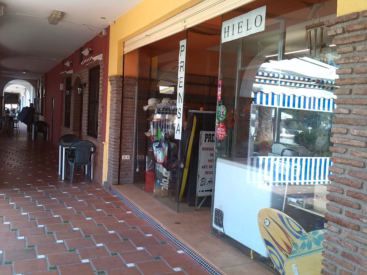 Local comercial en Alquiler en primera línea de playa