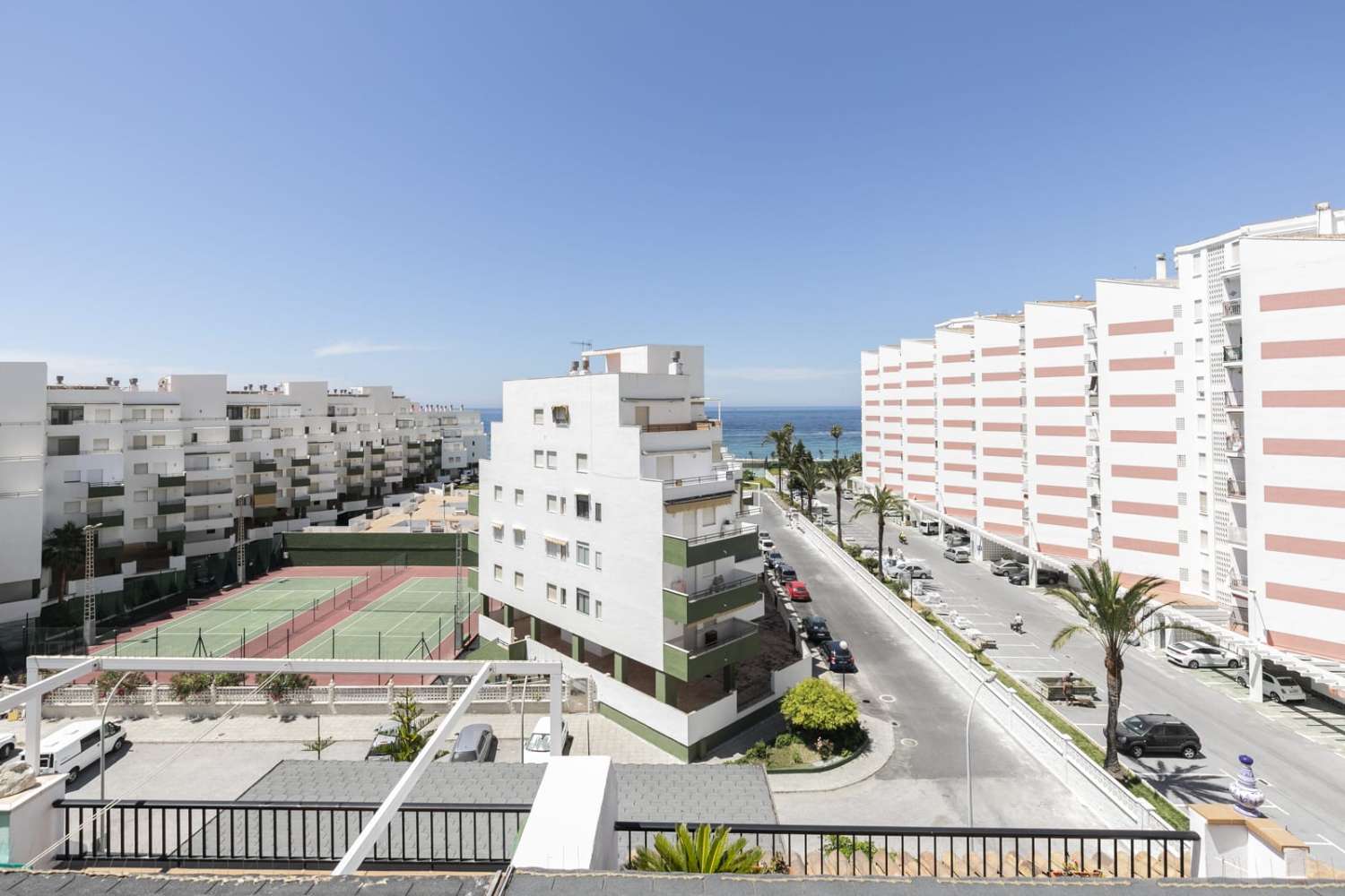 Luminoso piso de tres dormitorios junto Paseo Marítimo de Salobreña