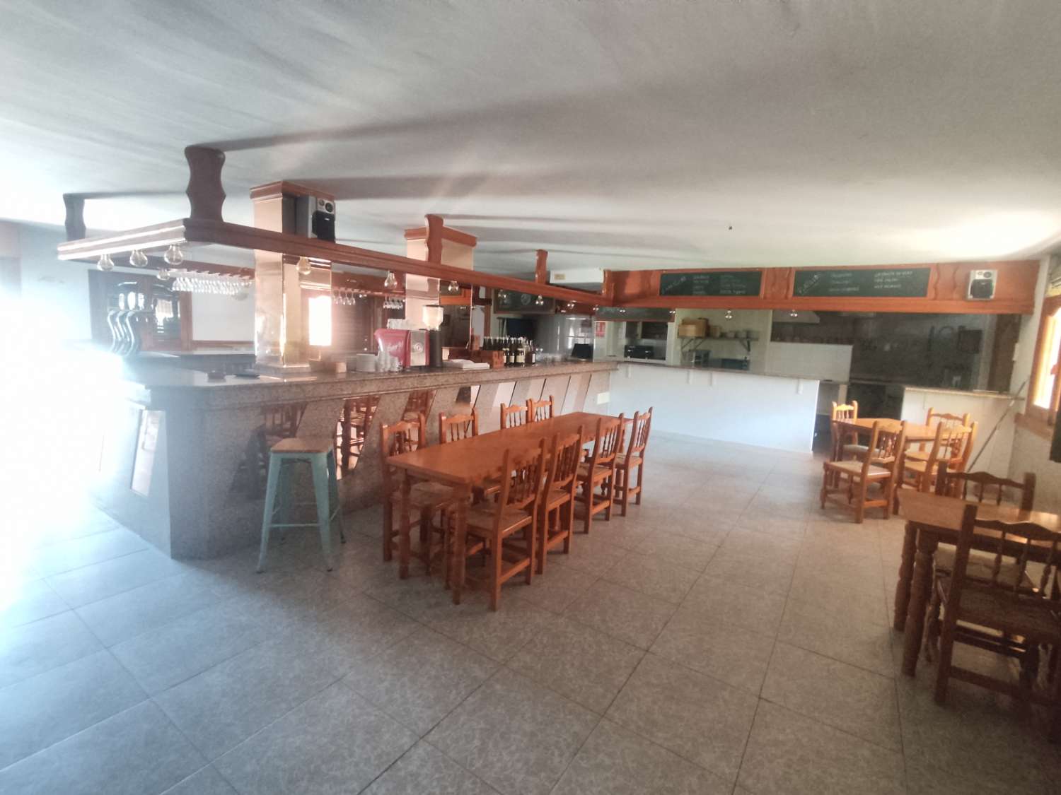 Magnifico Local Comercial en Primera línea de Playa destinado a hostelería