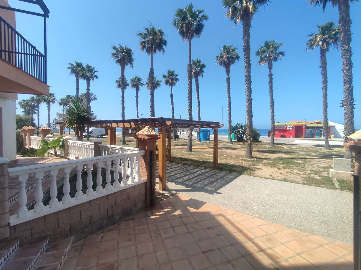 Magnifico Local Comercial en Primera línea de Playa destinado a hostelería