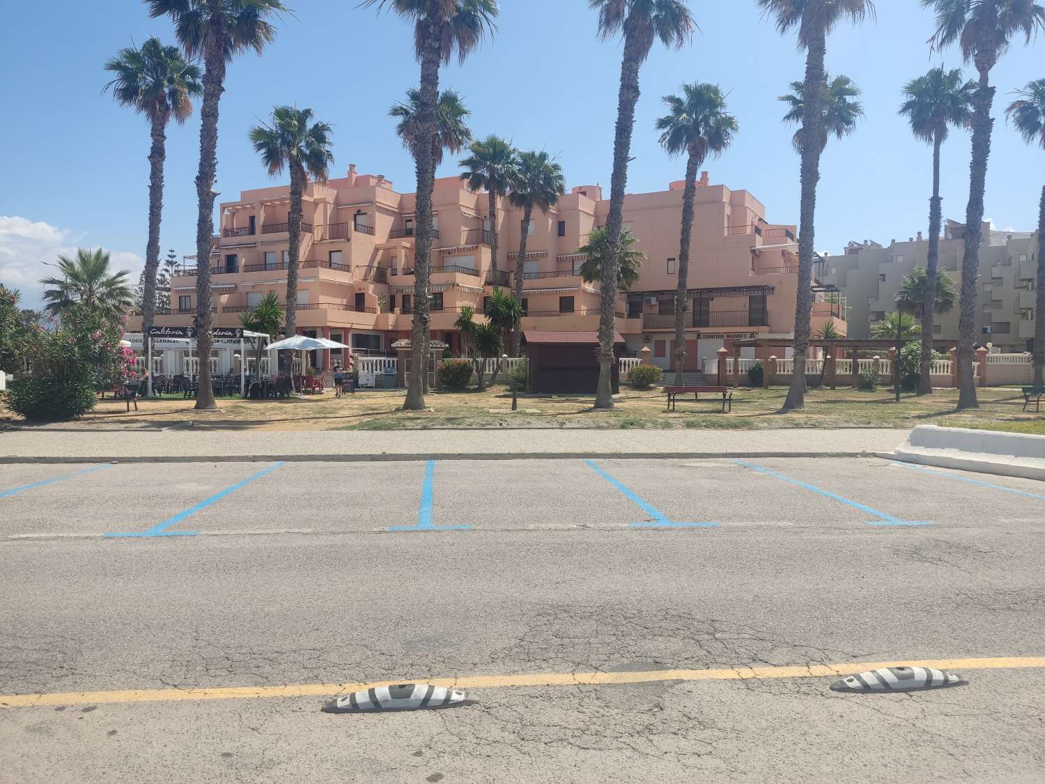 Magnifico Local Comercial en Primera línea de Playa destinado a hostelería