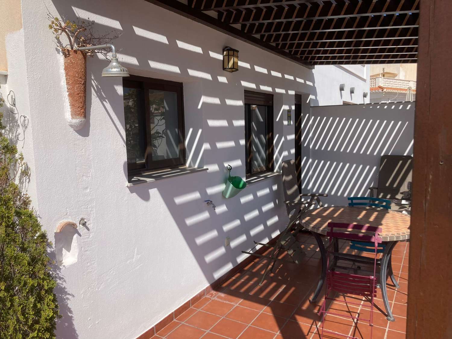 Piso dúplex con un dormitorio y dos grandes terrazas con vistas al mar en Casco Antiguo de Salobreña