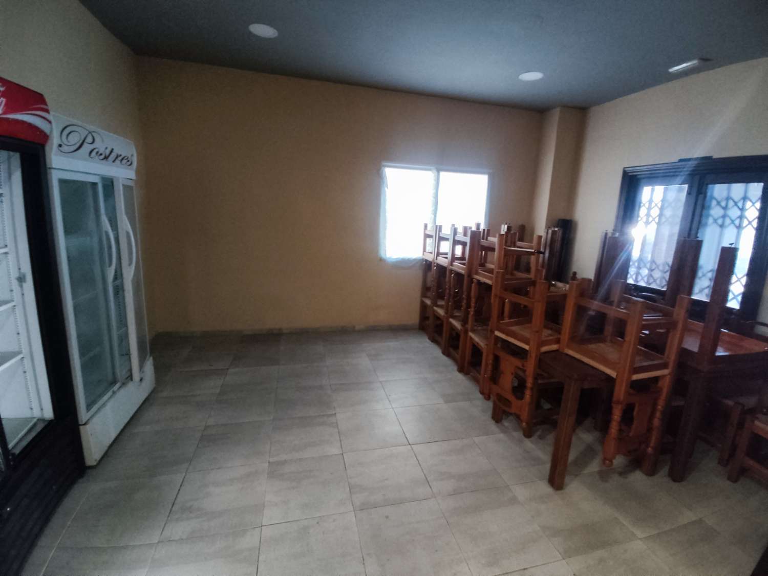 Negocio de Hostelería listo para funcionar a solo 50 metros del Paseo Marítimo de Salobreña