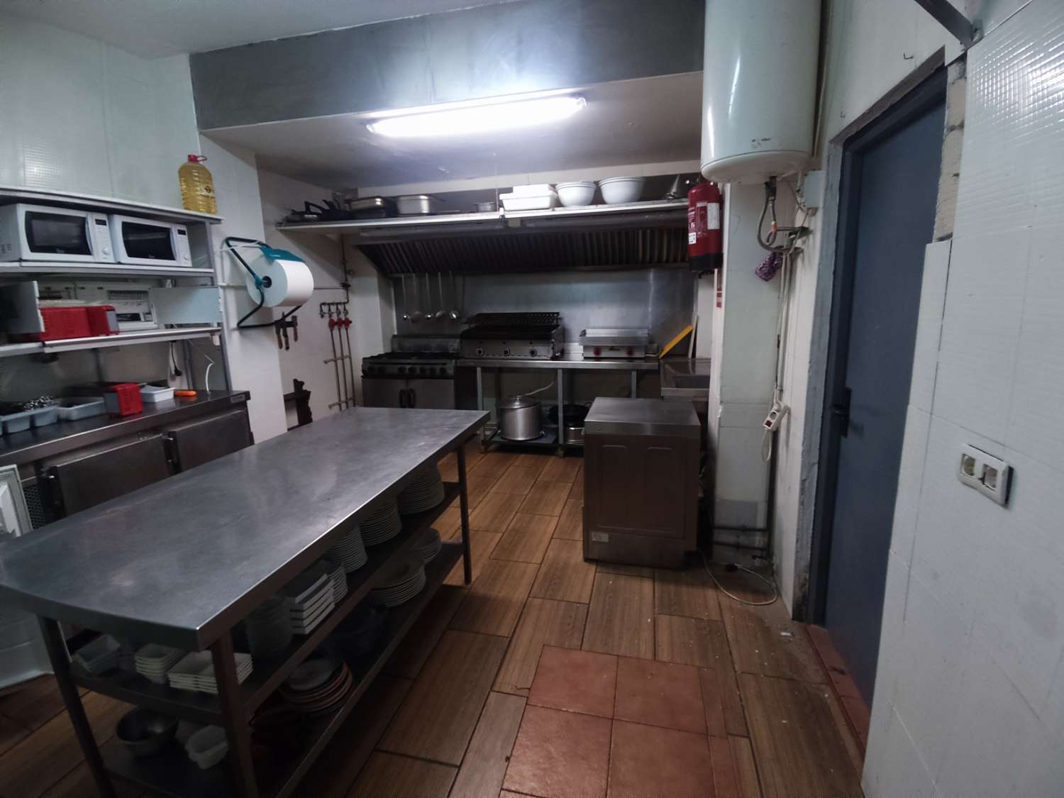 Negocio de Hostelería listo para funcionar a solo 50 metros del Paseo Marítimo de Salobreña