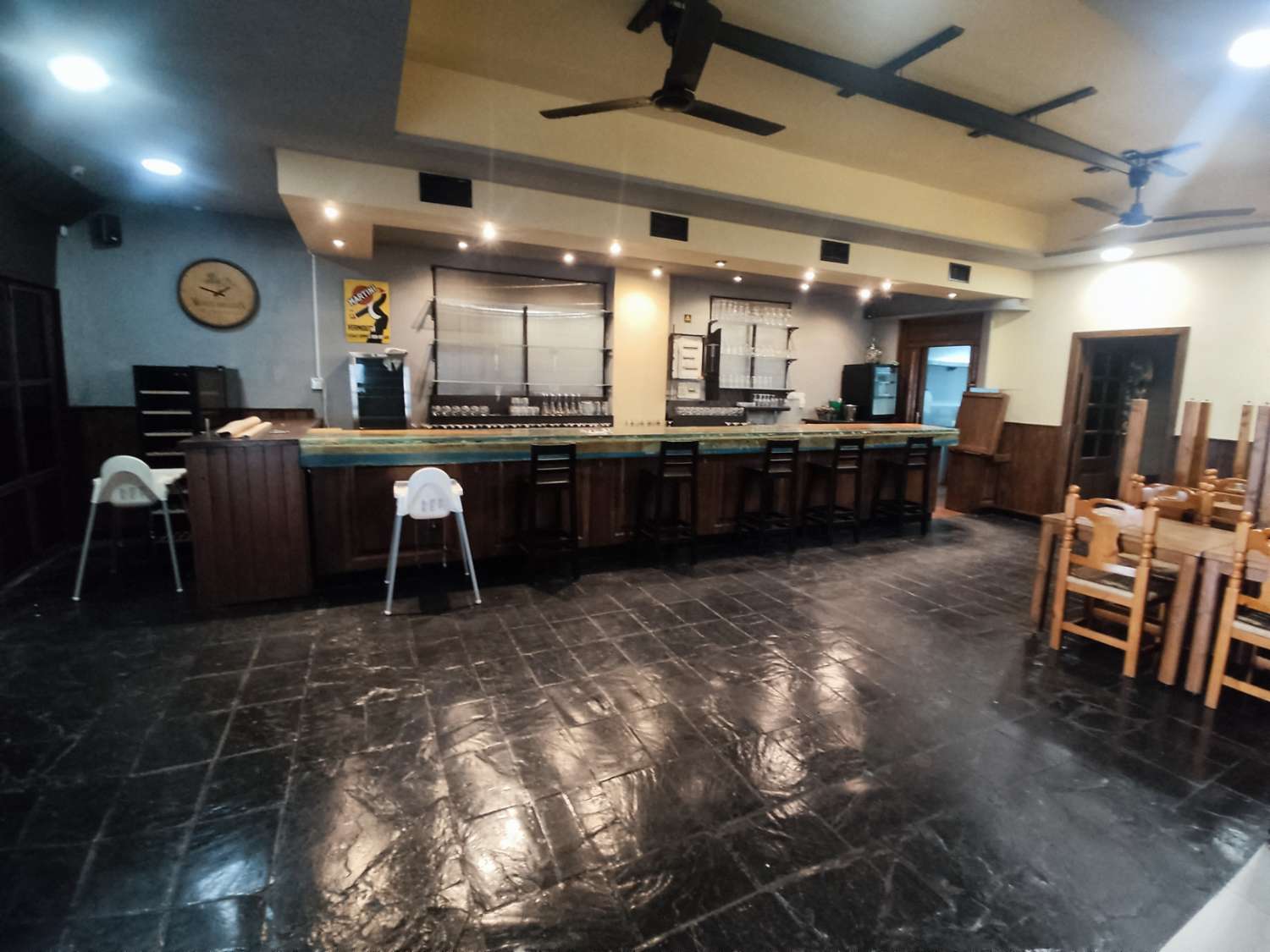 Negocio de Hostelería listo para funcionar a solo 50 metros del Paseo Marítimo de Salobreña