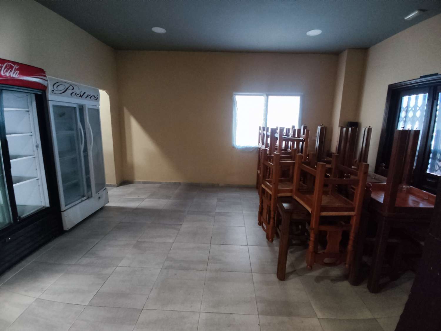 Negocio de Hostelería listo para funcionar a solo 50 metros del Paseo Marítimo de Salobreña