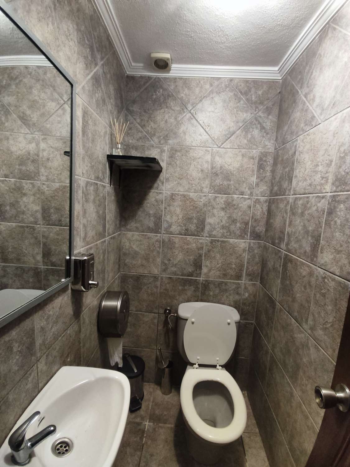Negocio de Hostelería listo para funcionar a solo 50 metros del Paseo Marítimo de Salobreña