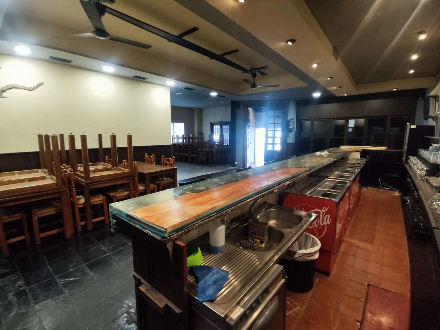 Negocio de Hostelería listo para funcionar a solo 50 metros del Paseo Marítimo de Salobreña