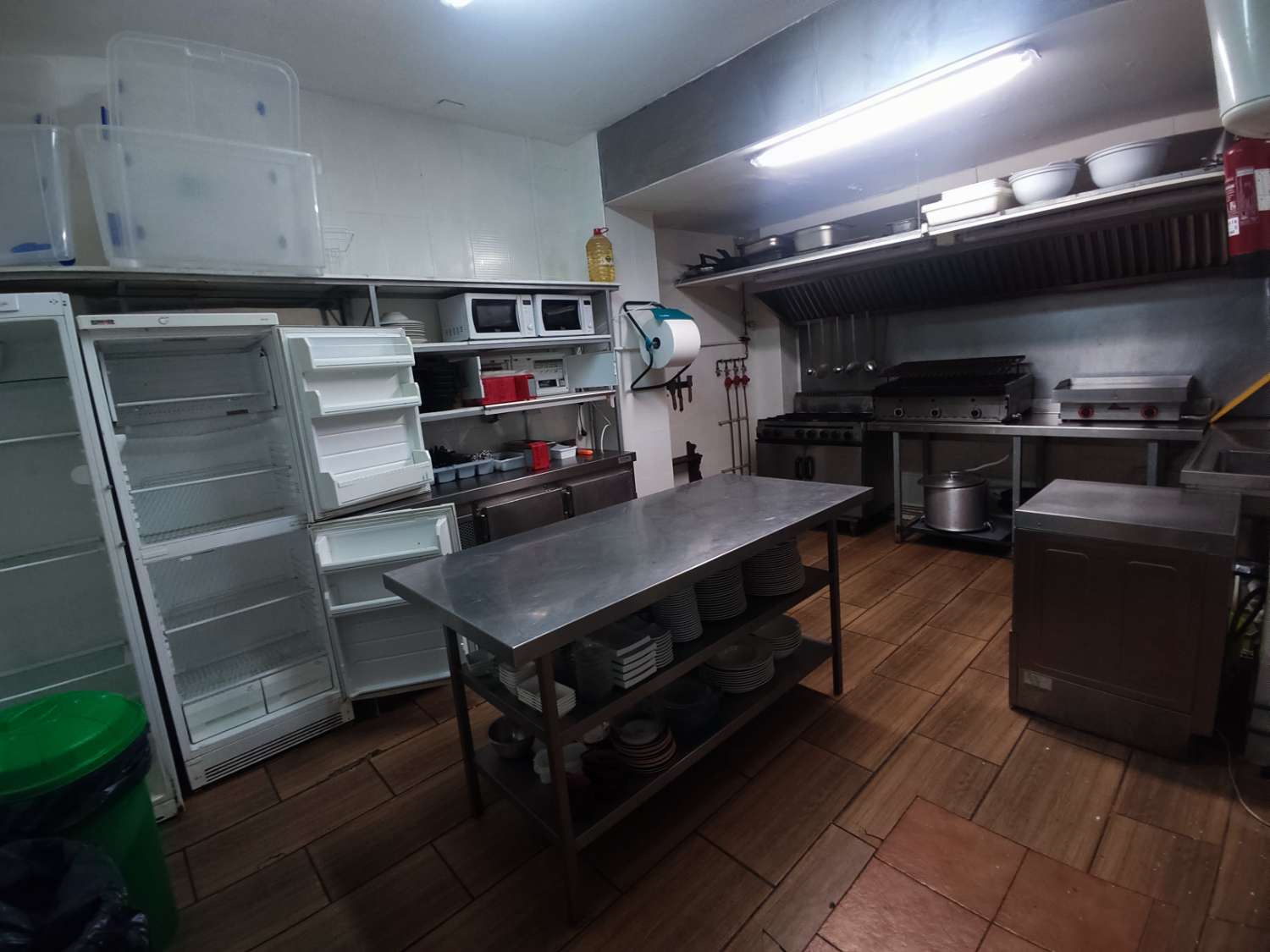 Negocio de Hostelería listo para funcionar a solo 50 metros del Paseo Marítimo de Salobreña