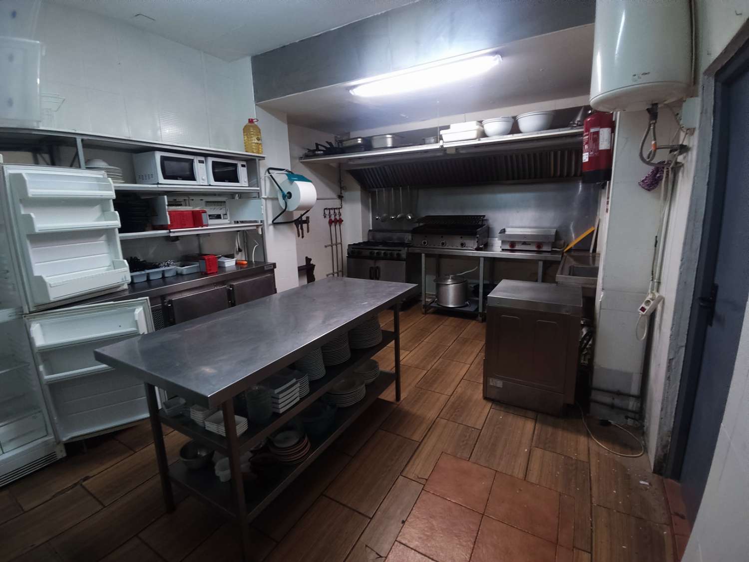 Negocio de Hostelería listo para funcionar a solo 50 metros del Paseo Marítimo de Salobreña