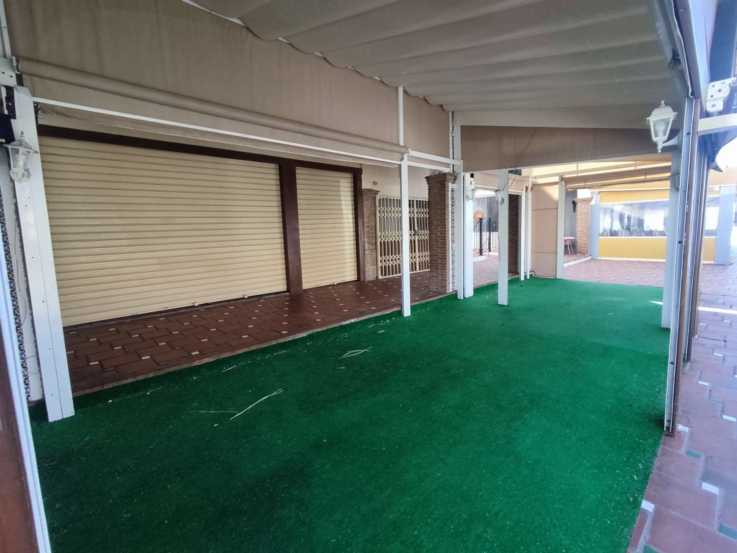 Negocio de Hostelería listo para funcionar a solo 50 metros del Paseo Marítimo de Salobreña